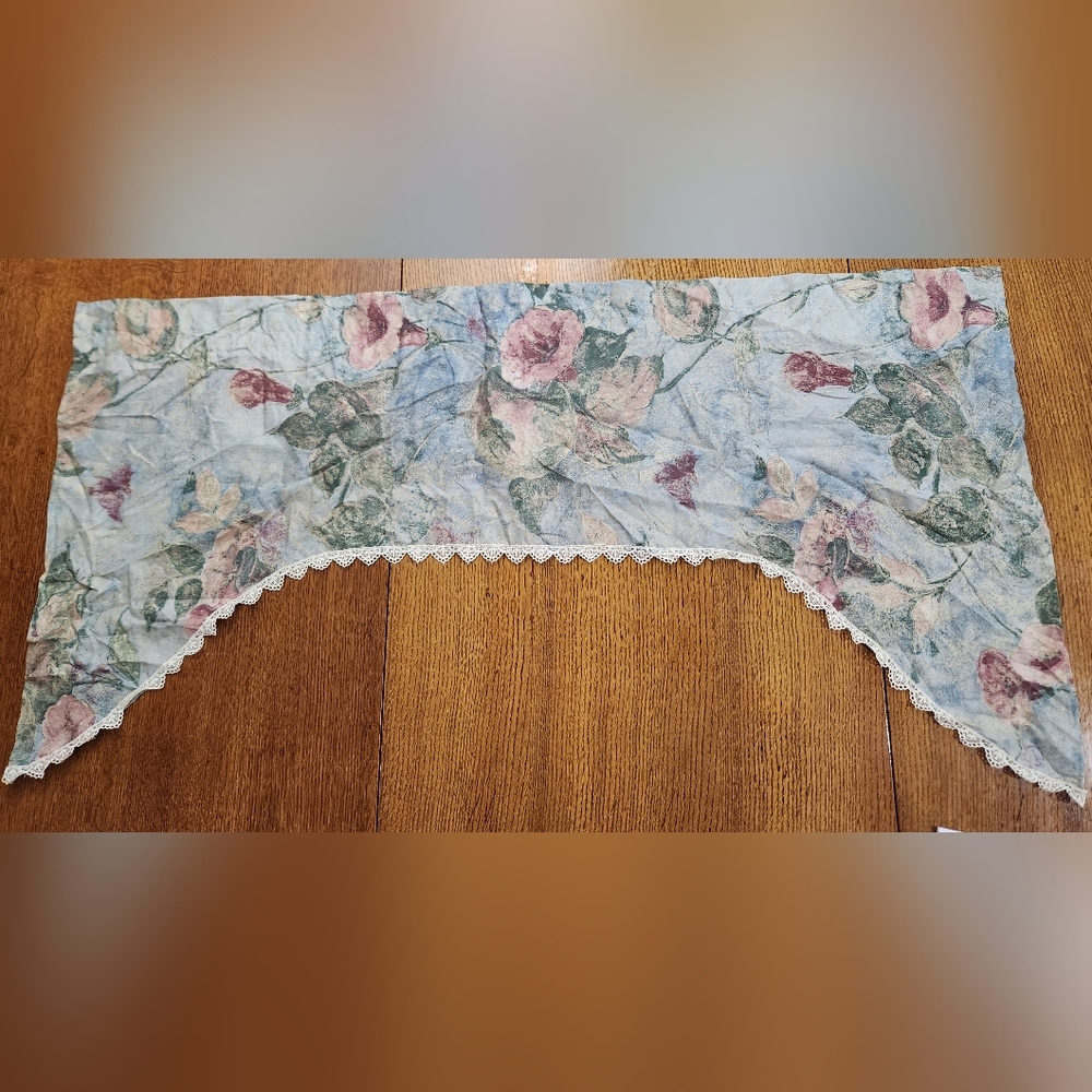 Valance, small, multicolor w/flowers